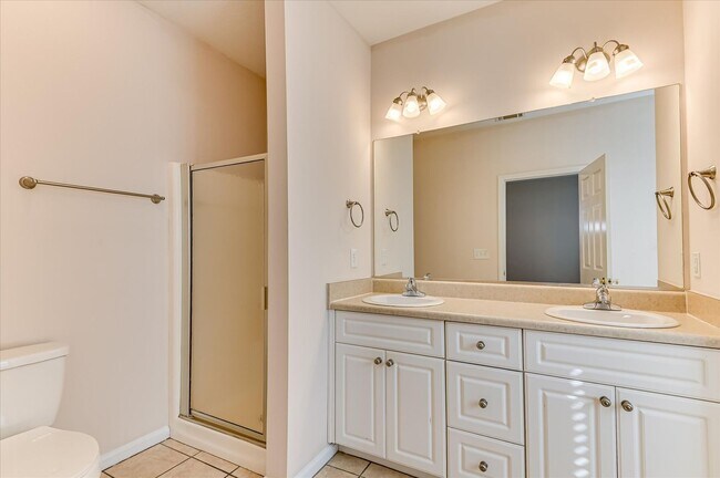 Building Photo - 913 Cabot Cove