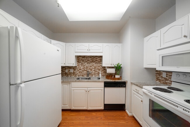 Building Photo - 1 Towers Park Ln