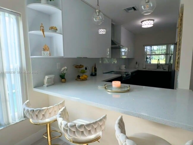 Building Photo - 19066 Bob-O-Link Dr