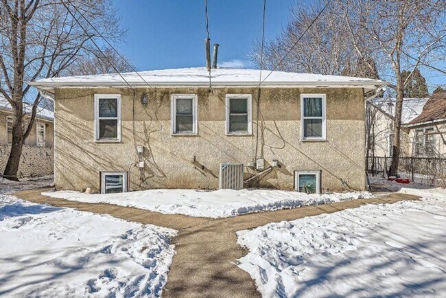 Building Photo - 3924 N Lyndale Ave