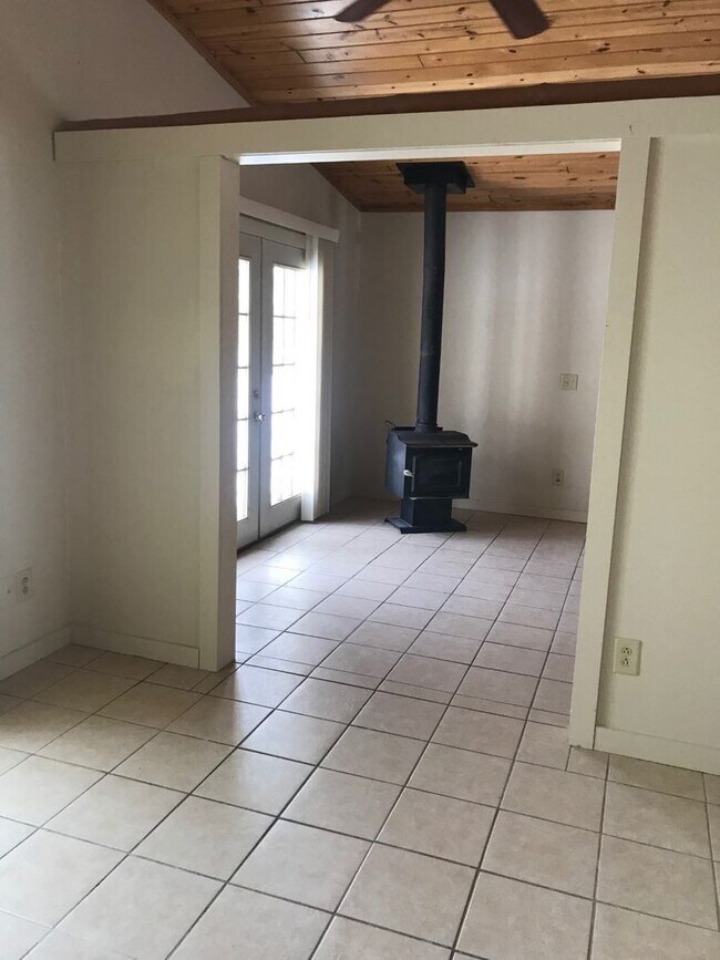 1 Bedroom, 1 Bathroom Single Family Home i... 36172 Bonnie Lakes Rd