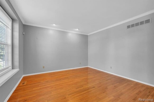 Building Photo - 203 Falling Brook Dr