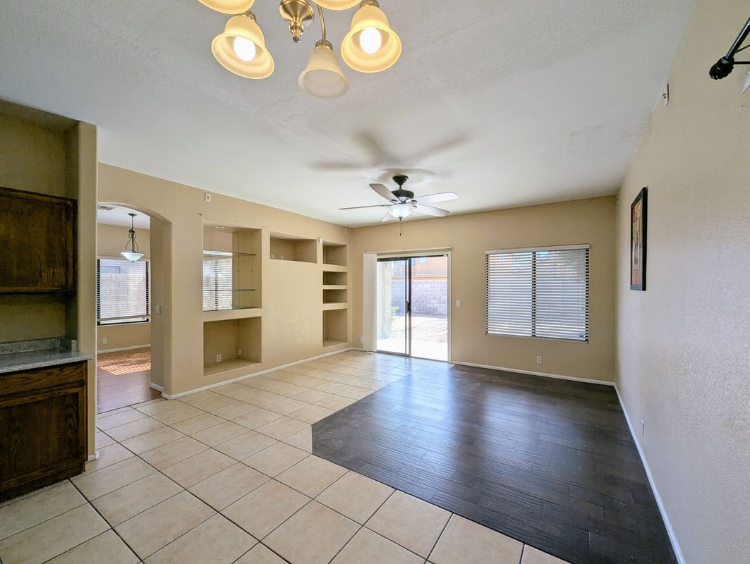 Building Photo - 8861 W Paradise Dr