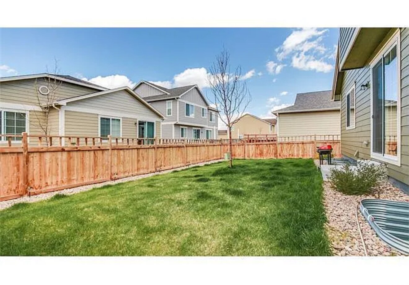Building Photo - 15437 Coopers Hawk Ct