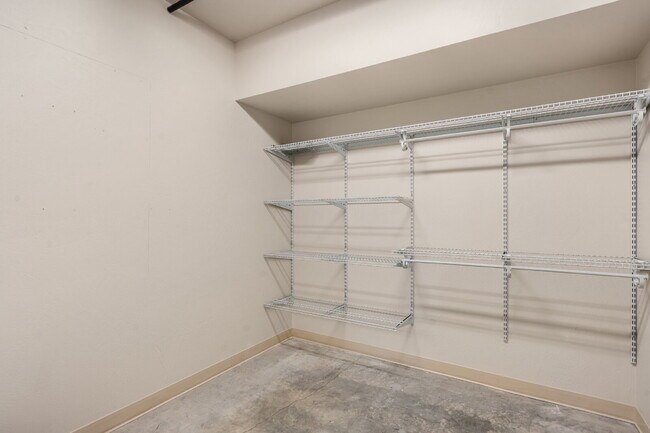 Building Photo - 175 Lithia Way