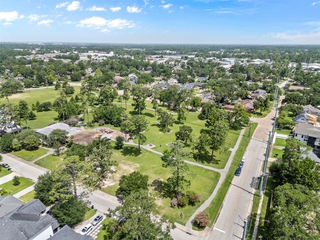 Building Photo - 5019 Oak Forest Dr