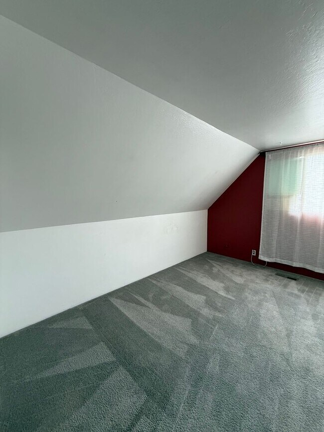 Building Photo - 433 Oleander Way