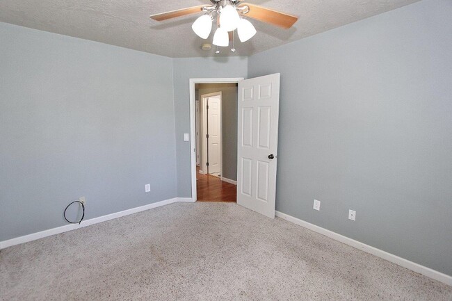 Building Photo - Clean Single-Level Home in Quiet Neighborhood