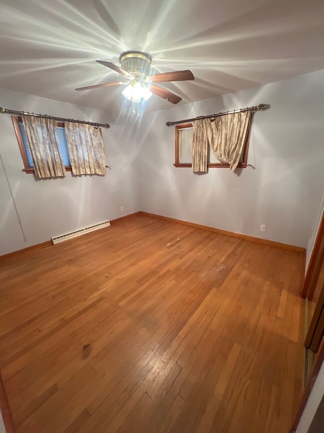 Building Photo - Indian Hills 3 Bedroom 1.5 Bath