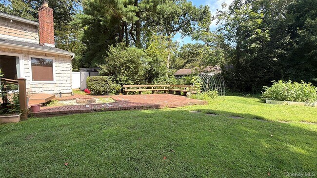 Building Photo - 8 Tree Hollow Ln