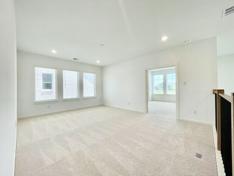 Building Photo - 15603 Valerian Trl