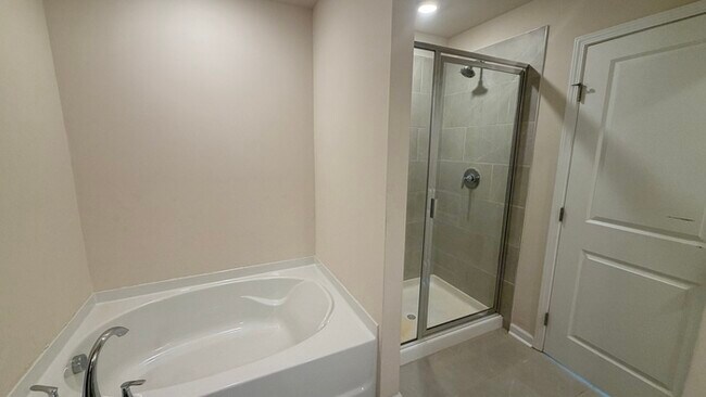 Building Photo - Townhouse in Lilburn