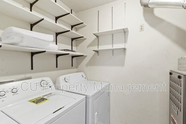 Building Photo - 2302A Melrose Dr