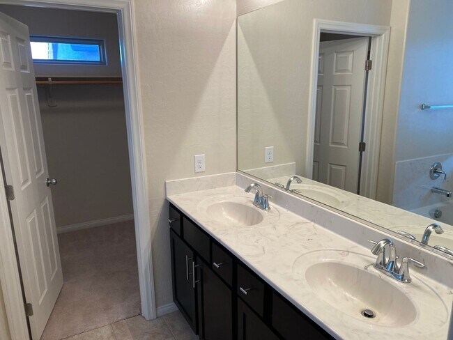 Building Photo - Tuscany Ranch Living