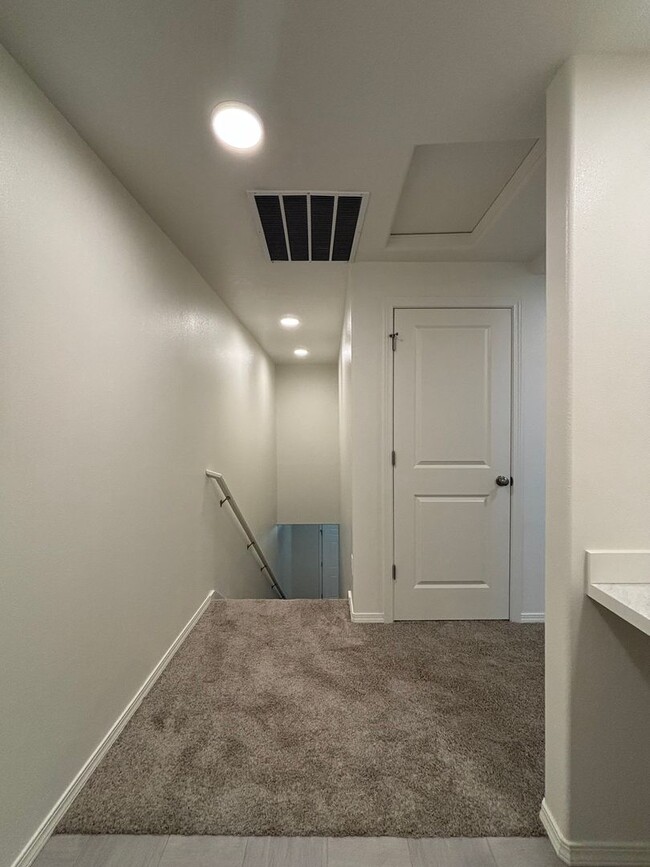 Building Photo - 3bd 2.5ba Townhome - Ready for Move-In