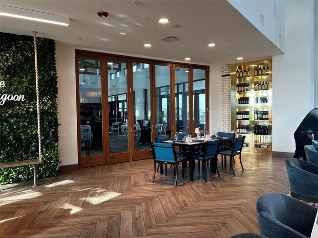 Building Photo - 3003 Lago Costa Dr