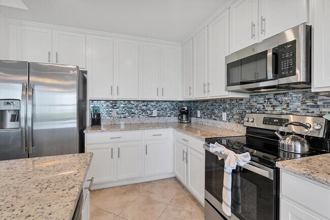 Building Photo - 14071 Heritage Landing Blvd
