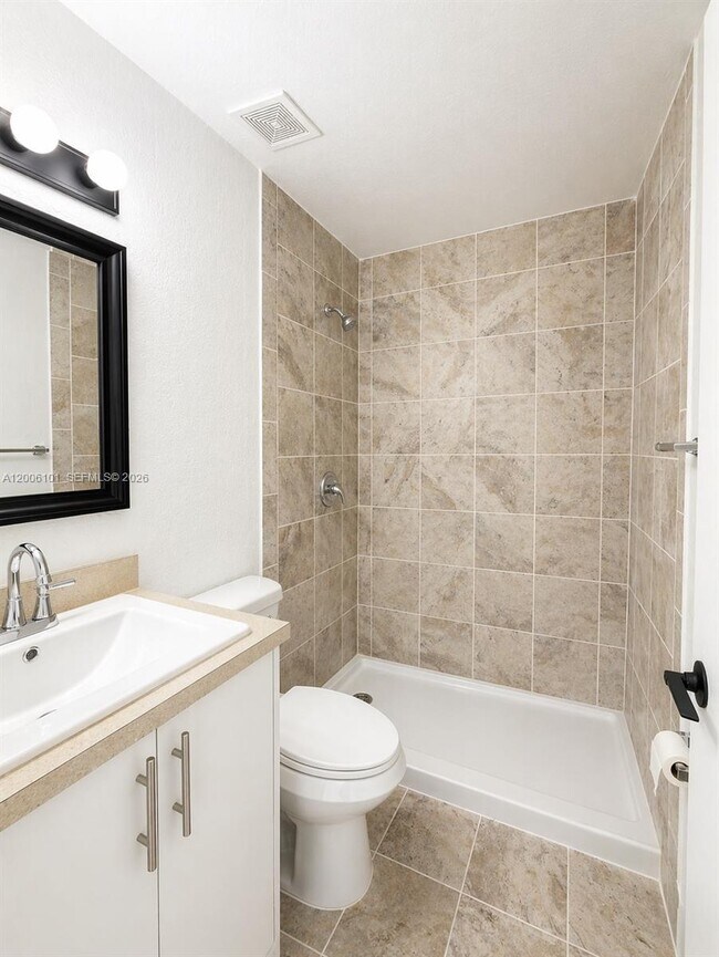 Building Photo - 3204 San Remo Cir