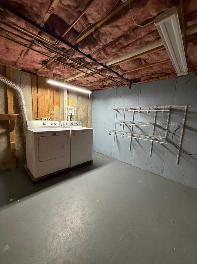 Building Photo - 9 Savage Ct