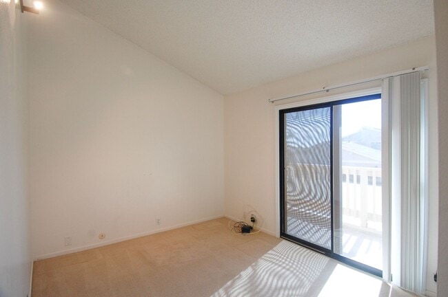 Building Photo - 2 Bedroom Condo in Presidential Heights 1 with Private back patio!!