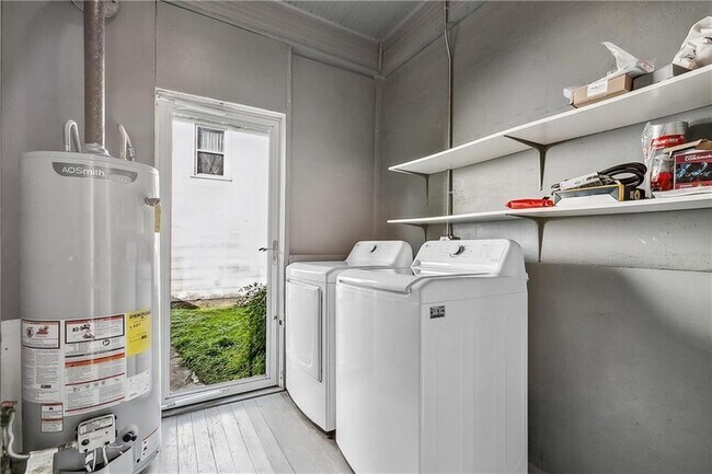 Building Photo - 915 Madison St