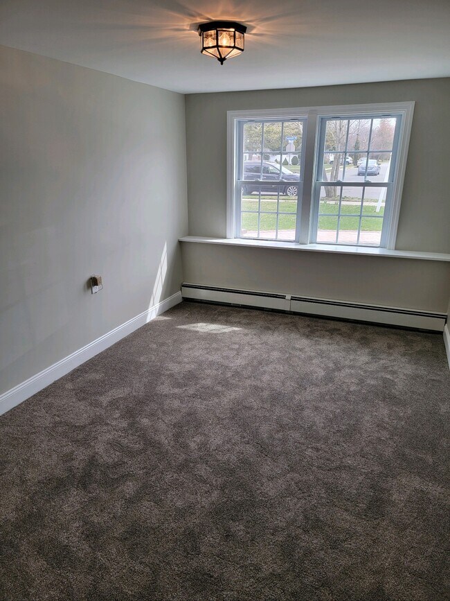 Building Photo - 750 Tanglewood Rd