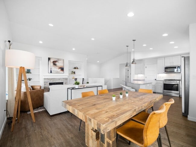 Building Photo - 4 bedroom Modern Home at Eagle Ridge Estates