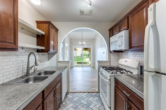 Building Photo - 1121 Peggotty Pl