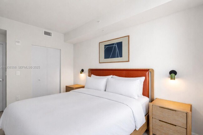 Building Photo - 11 NE 6th St