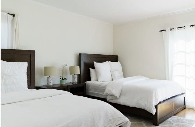 Building Photo - 6230 Lindenhurst Ave