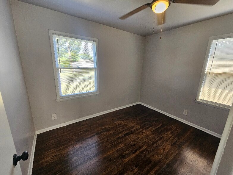 Building Photo - 1919 W 46th Pl