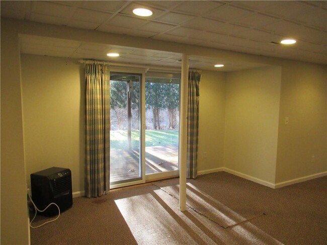 Building Photo - 70 Cavalier Dr