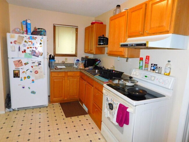 Building Photo - 635 N 2nd St