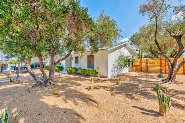 Building Photo - 800 Canosa Ave