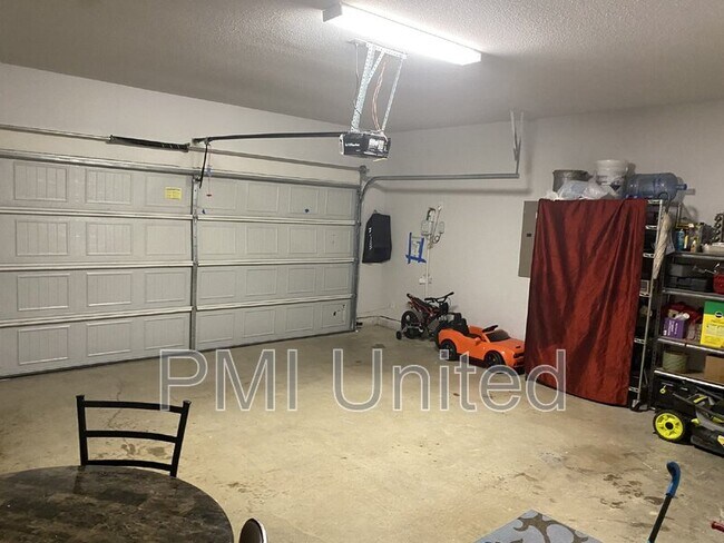 Building Photo - 429 Halwin Dr