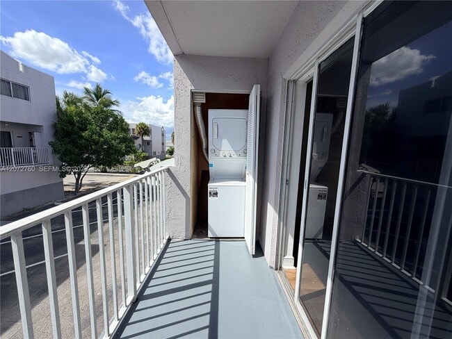 Building Photo - 2710 W 76th St