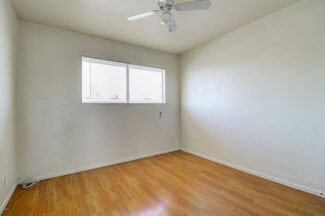 Building Photo - 2379 W Hazelwood St