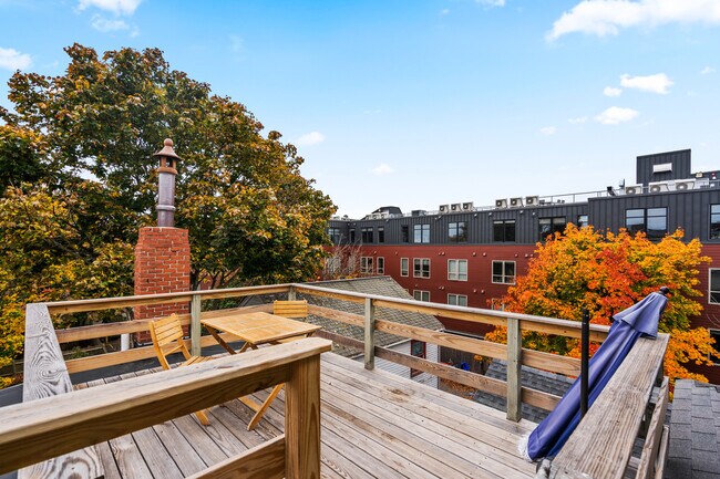 Building Photo - 34 Pine St