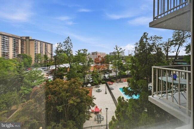 Building Photo - 301 N Beauregard St