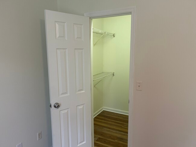 Building Photo - 51 Farm View Cir