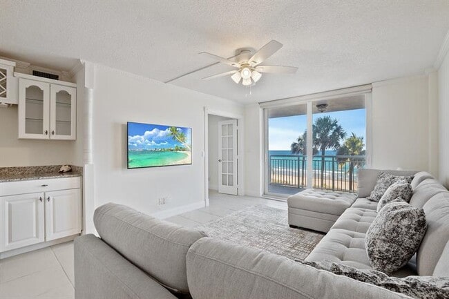 Building Photo - 1051 Hillsboro Mile