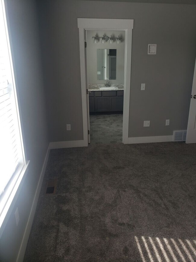Building Photo - Beautiful 3 bed 2 bath home in Annafeld Su...