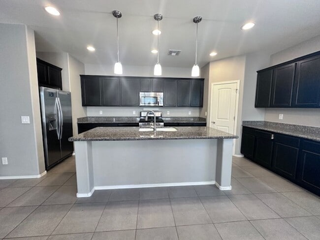 Building Photo - Spacious 3 Bed 2 Bath Home in Desirable Peoria Location