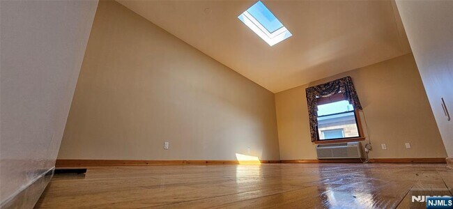 Building Photo - 416 68th St