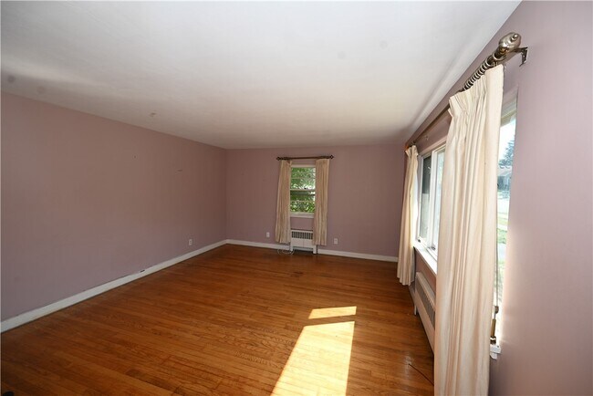 Building Photo - 30 Redfern Dr