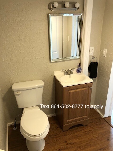 Half bath - 1910 Martin Ave
