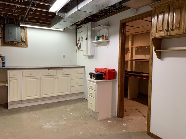 Building Photo - Executive 3 Bedroom Home