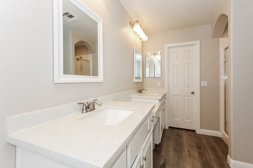 Building Photo - 8573 Primula Ct