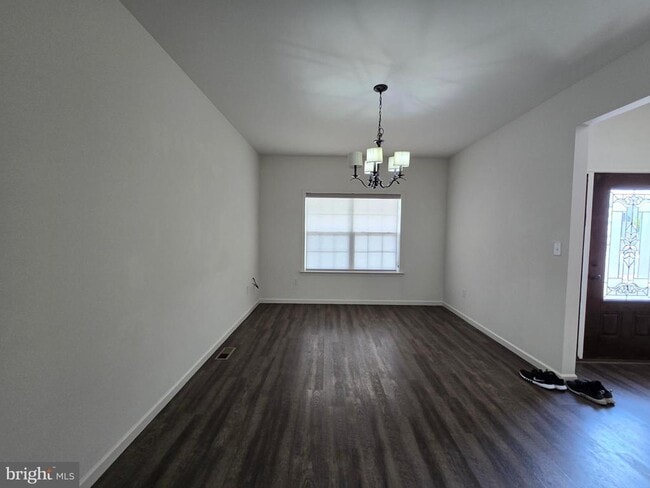 Building Photo - 633 Kincaid Ave