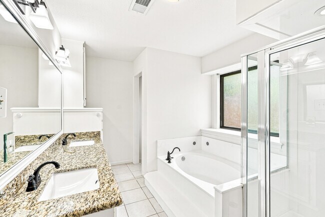 Building Photo - 15907 Spring Forest Dr